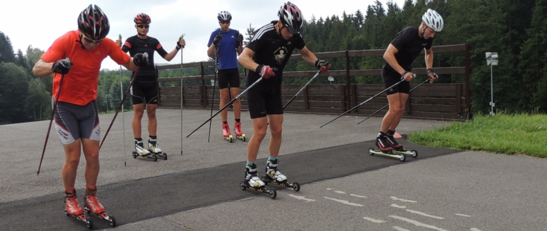 Příprava ve sportovních centrech mládeže v běhu na lyžích o prázdninách .