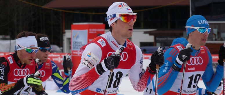 Martin Jakš to po pádu nezabalil a skiatlon v Lahti dokončil, závodu vládli Norové