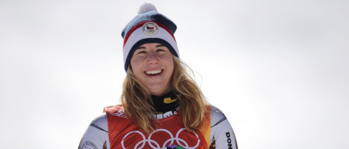 Ester Ledecká přepsala historii! Na olympijských hrách slaví zlato na lyžích i na snowboardu