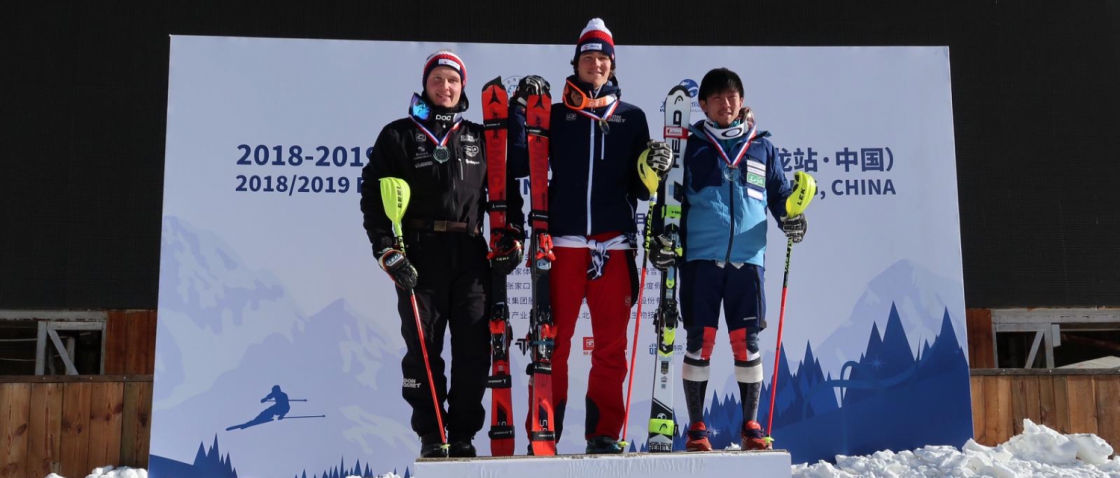 Alpští lyžaři Zabystřan a Berndt ovládli slalom Far East Cupu v Číně