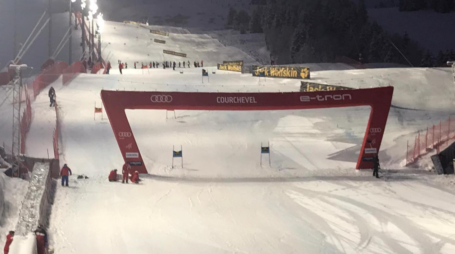 Druhý obří slalom SP žen v Courchevel přesunut na pondělí, DH mužů i EP Klausberg se jedou