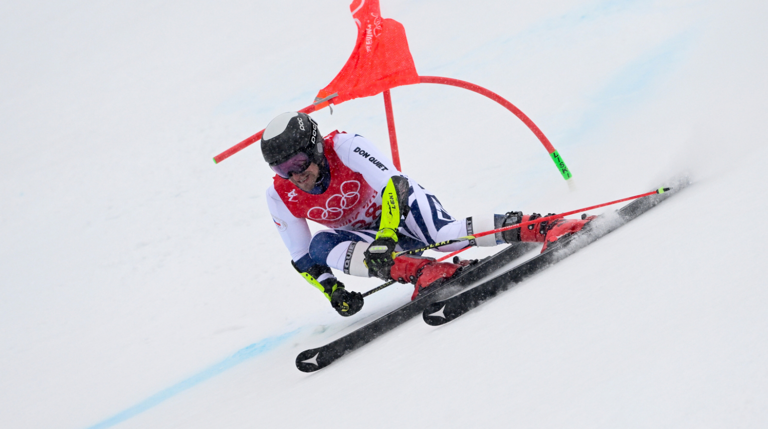 Těžké podmínky na trati obřího slalomu mužů. Krýzl si dojel pro devatenáctou příčku