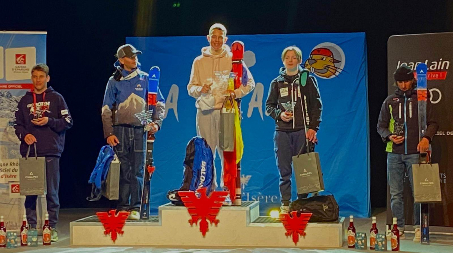 Chroustovský v závodech mládeže vybojoval třetí místo ve slalomu, stupně vítězů atakovala i Hordossy