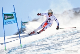 Ondřej Berndt na trati 1. kola obřího slalomu SP v Söldenu