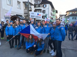 Česká výprava při slavnostvím zahájení neoficiálního MS žáků v Itálii