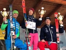 Čeští zástupci na bednách mistrovství Slovenska v obřím slalomu