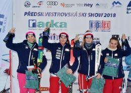 stupně vítězů ženy: zleva 2. Kmochová, 1. Nováková, 3. Gašparíková, 4. Peroutková