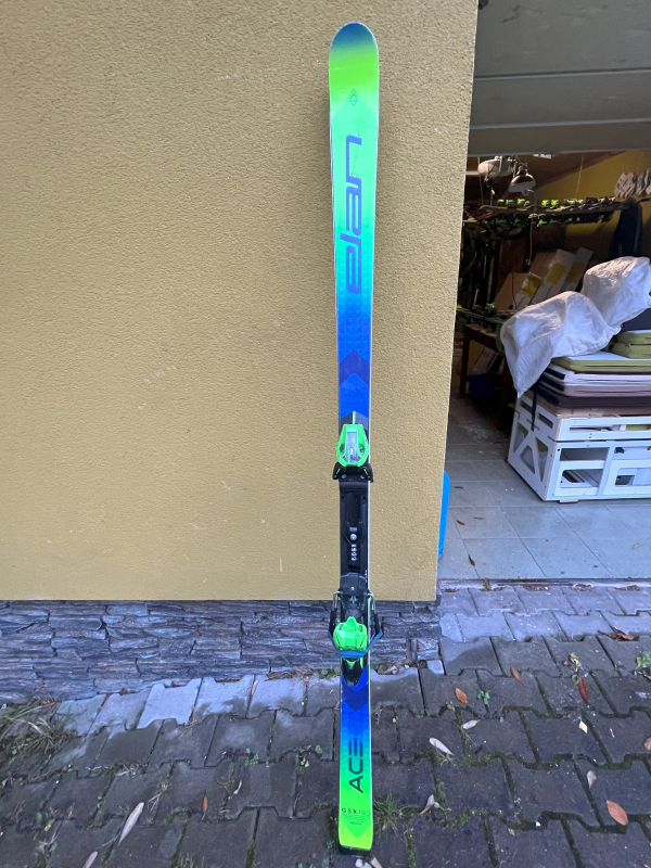 Prodám závodní lyže GS