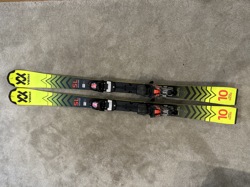 Slalomky Völkl 136cm