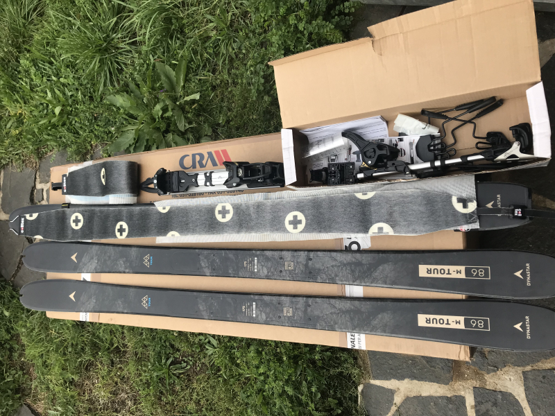 Telemarkový set Dynastar M tour 86, 175cm.Zánovní skialpový set včetně nového vázání a pásů Colltex, Tyrolia ambition 12 AT