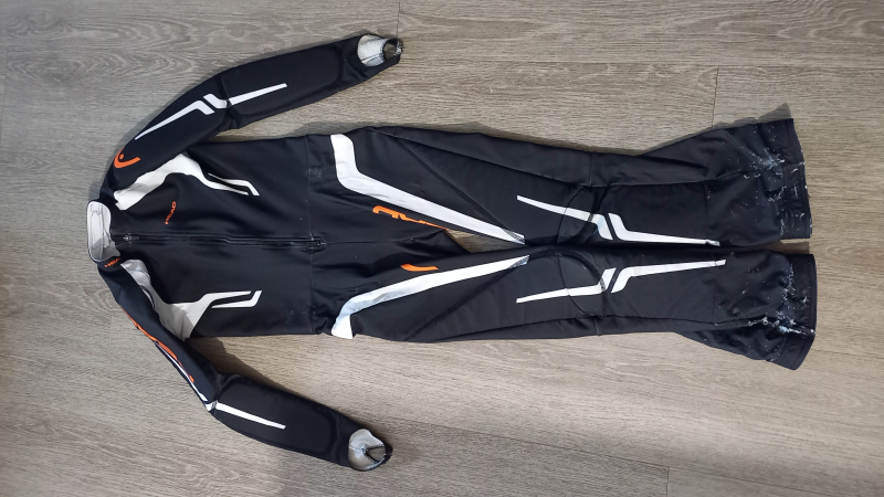 Lyžařská kombinéza