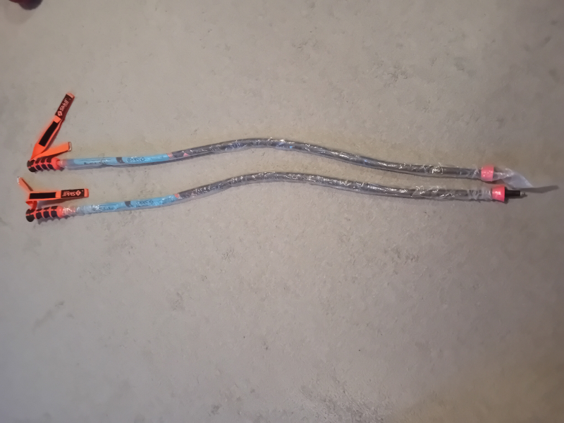 Prodám úplně nové sjezdové hole SKILL