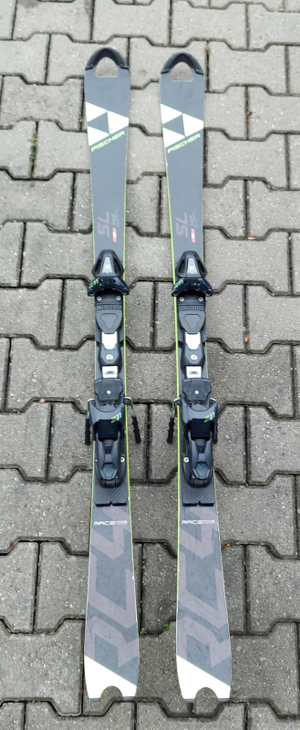 Žákovské slalomové lyže Fischer RC4 SL - vel 145