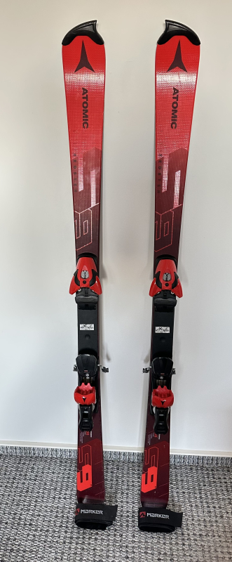 Juniorské slalomové závodní lyže ATOMIC REDSTER S9 FIS