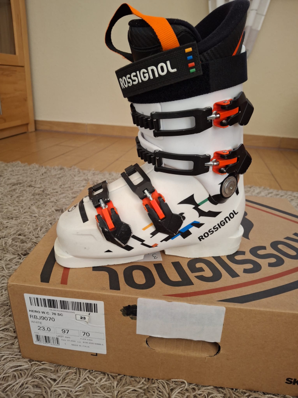Závodní lyžařské boty Rossignol