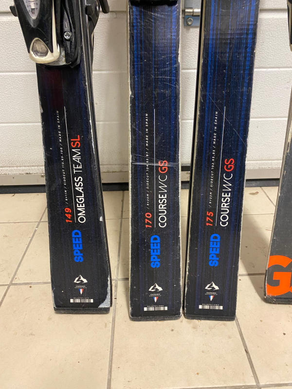 Sjezdové závodní lyže