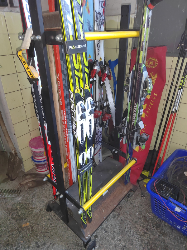 Prodám stojan na lyže - ZLEVNĚNO