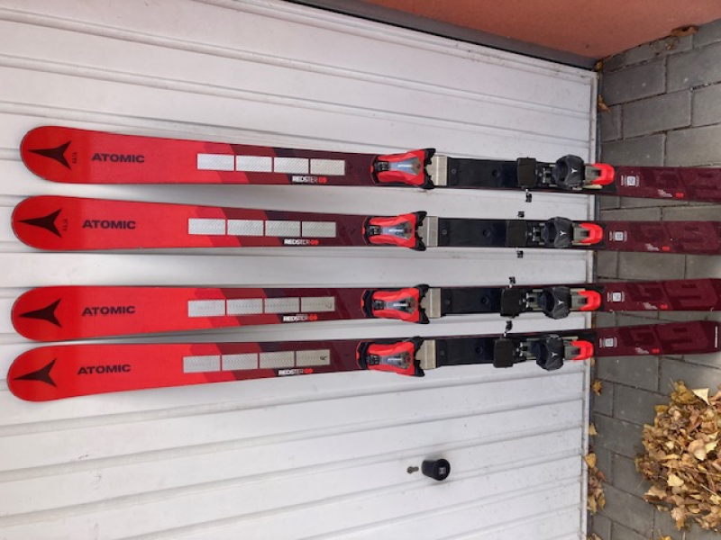 Prodám 2x Atomic G9 159cm, vázání ICON RS12