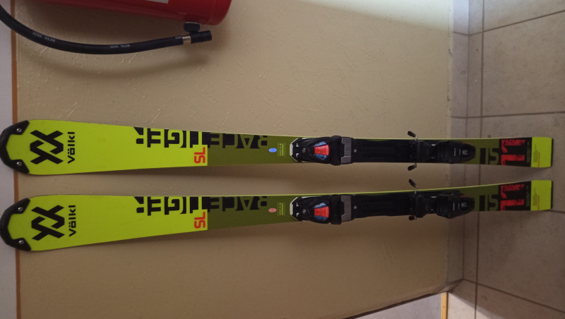 Prodám Volkl Racetiger SL 145cm