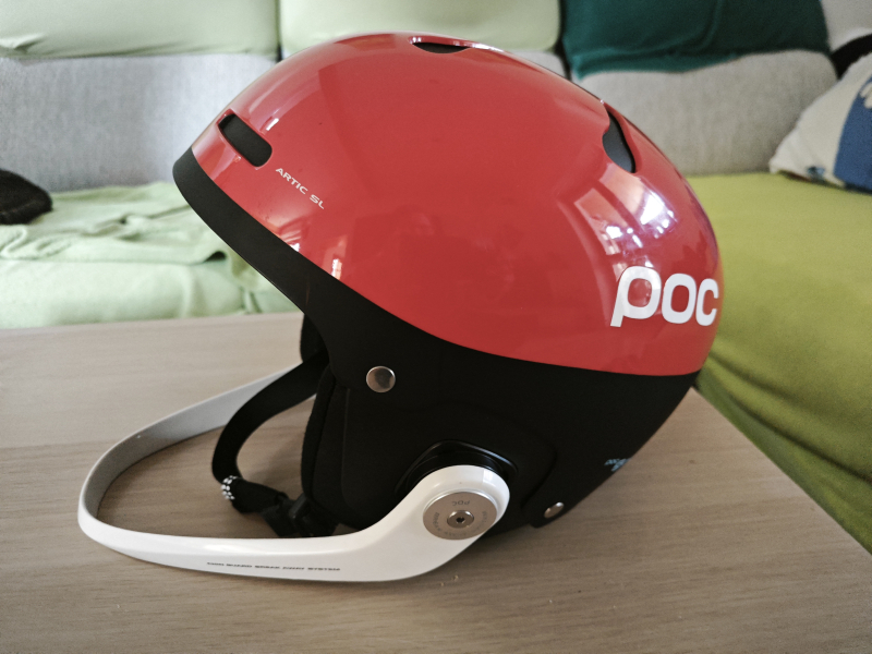 Slalomovou helmu POC