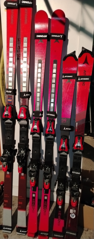 ATOMIC modely 2025 žákovské