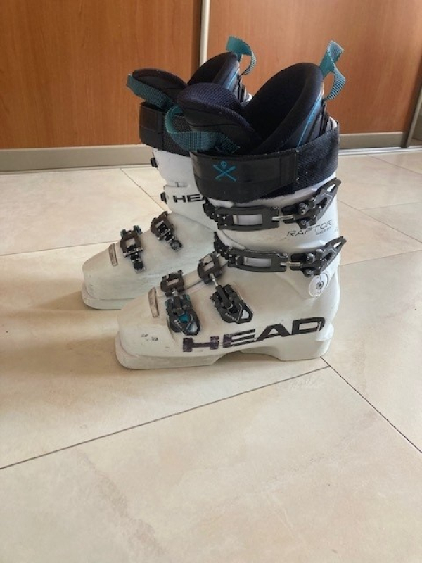 Závodní boty HEAD Raptor, tvrdost 70/80, velikost 284 mm. Délka stélky 240/245 mm.