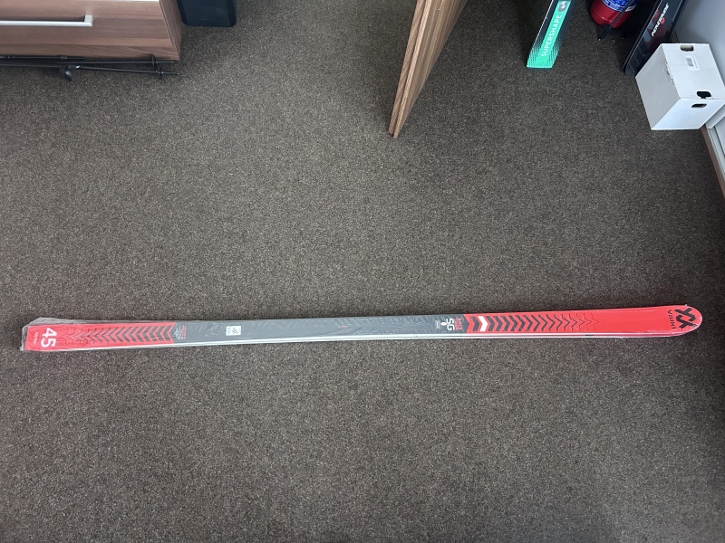 Nová Volkl Racetiger SG WC 211cm/R45