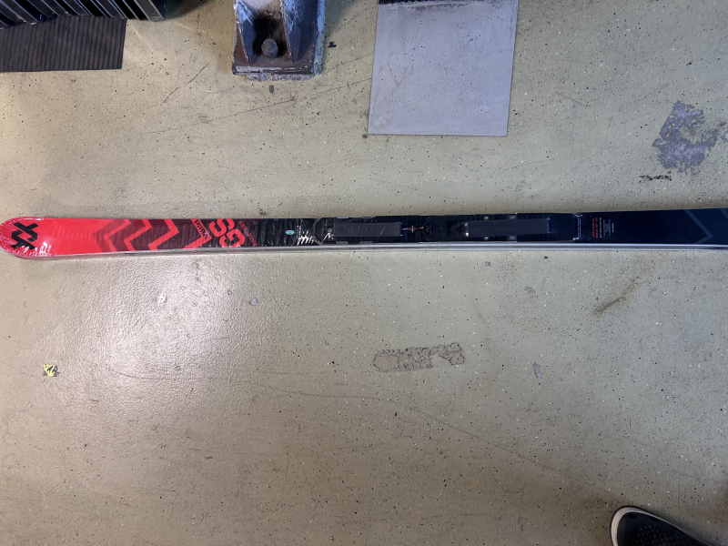 Nová lyže Volkl Racetiger GS R w/Platte 188 R/27