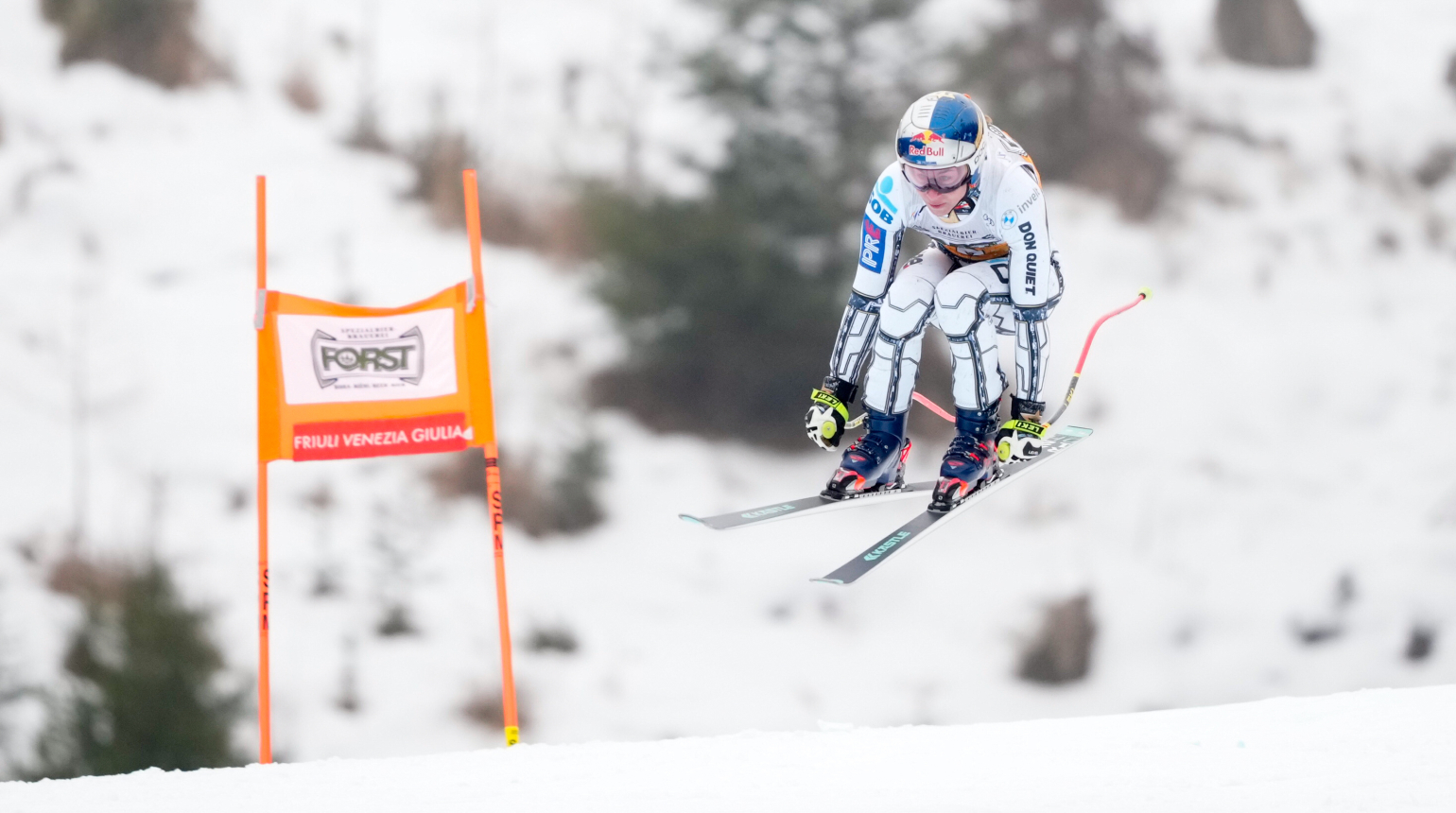 Ledecká vybojovala v Tarvisiu 16. místo, Zabystřan ve Wengenu dojíděl s bolestmi ruky