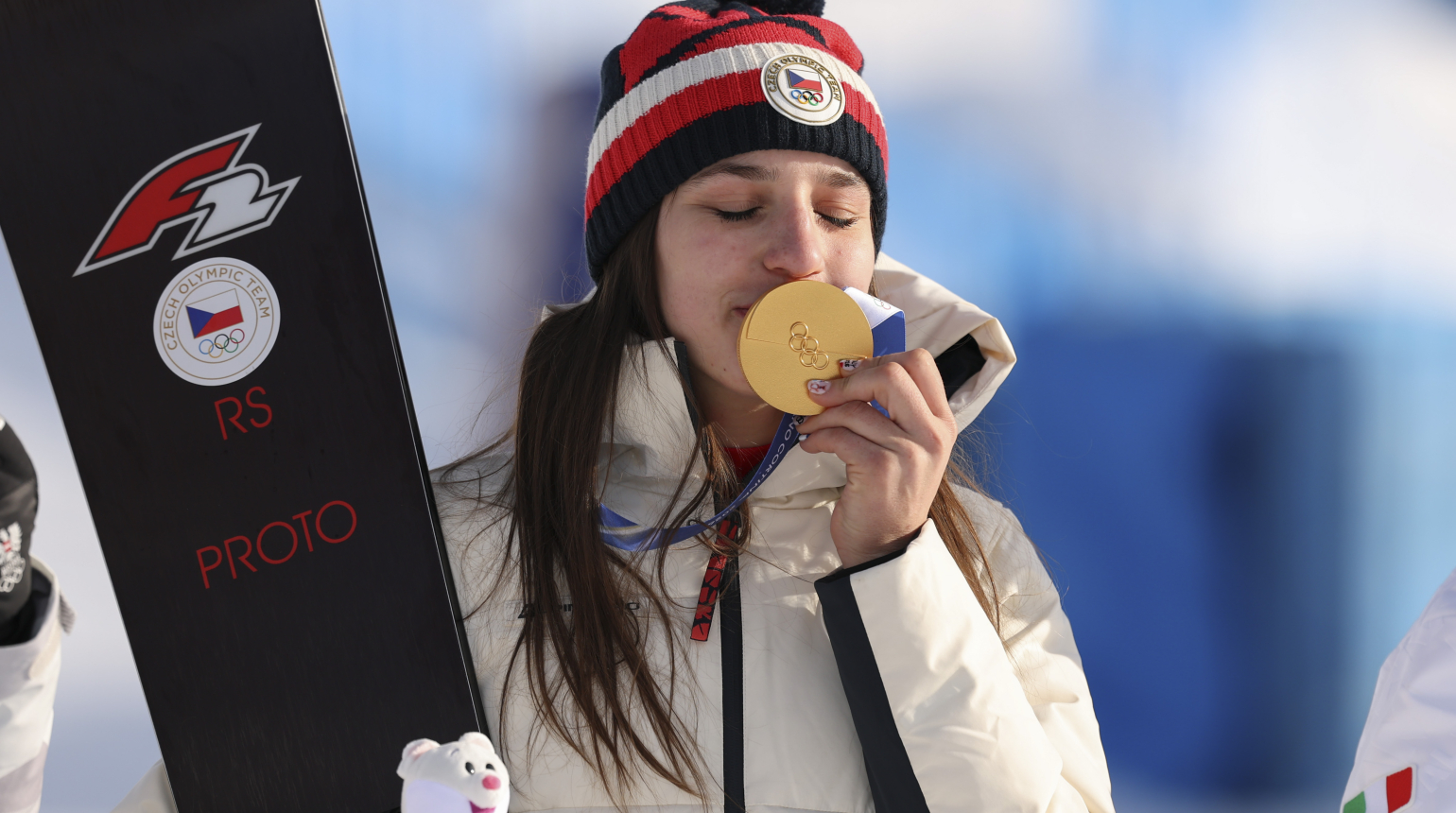 Zlato Maděrové, stříbro Adamczykové. Lyžaři a snowboardisté zažili v Itálii osmé medailové hry v řadě