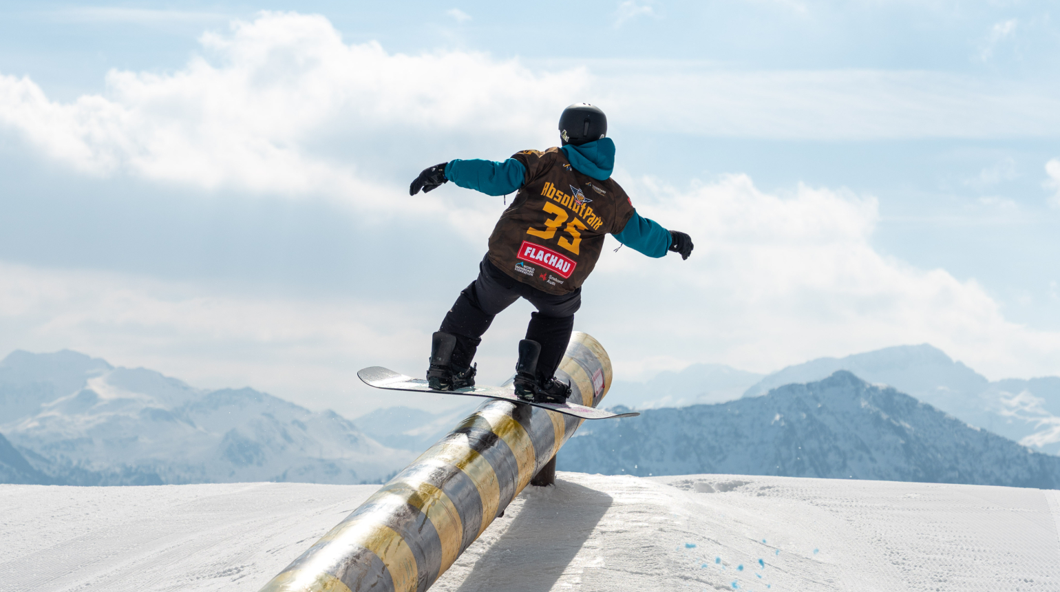 Salač ve třicítce Slopestylu ve Flachau. Hronešovi se závod nepovedl