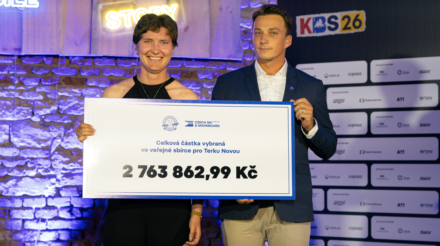Na pomoc Tereze Nové se vybralo téměř 2,8 milionu korun. Šek si osobně převzala na Králi bílé stopy