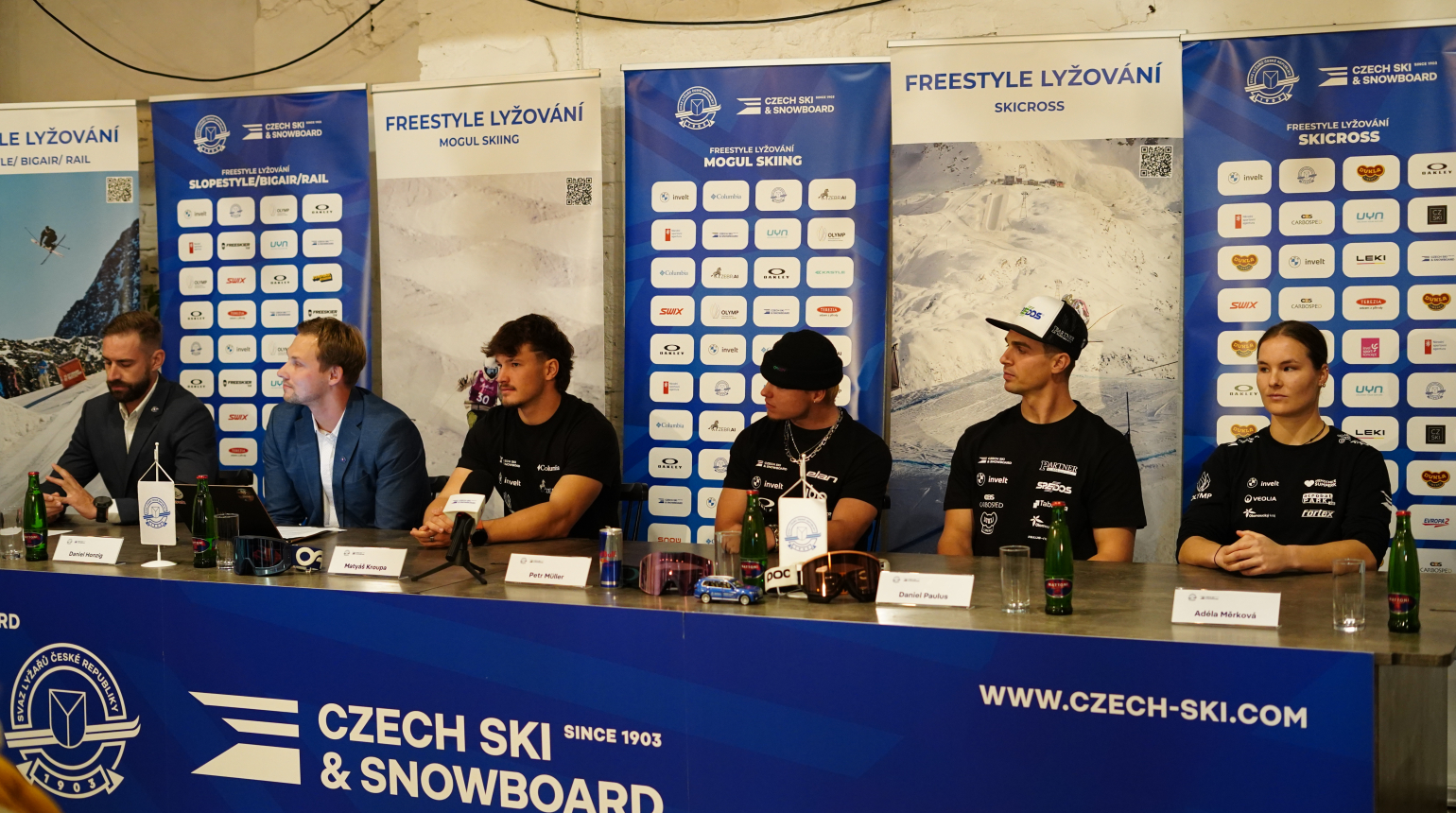 Freestyle lyžaři otevírají brány nové sezóny
