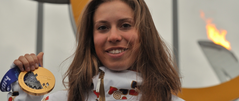 Zraněná olympijská vítězka Samková už je v Čechách. Čekají ji další vyšetření