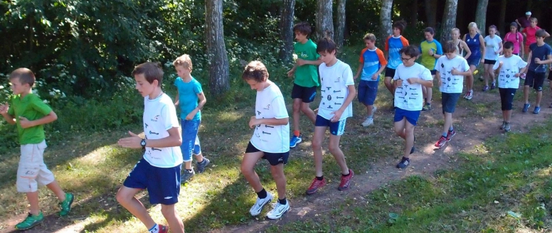 Vymýšlíte prázdninovou aktivitu pro svého malého lyžaře? Pošlete ho na letní sportovní kemp Svazu lyžařů