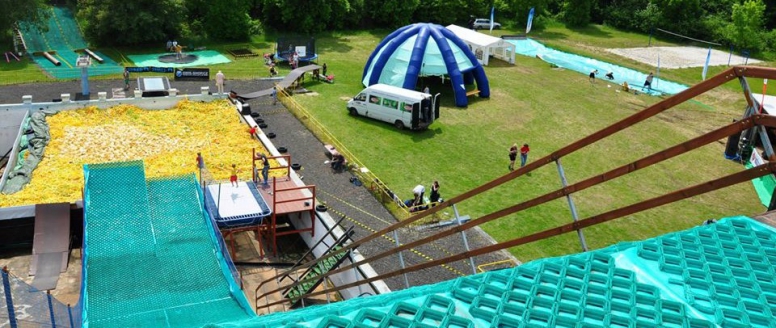 Sníh, voda a molitan. Tak vypadá léto českých freeskierů