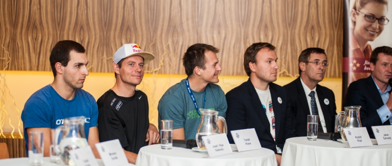 Na předsezónní tiskovce předních českých lyžařů a snowboardistů bylo veselo