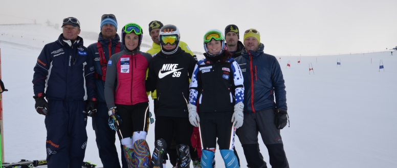 České sjezdařky makaly na ledovci pod vedením nového šéftrenéra