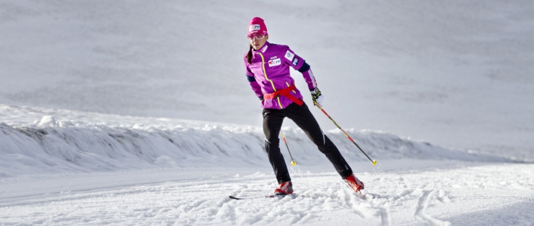 Eva Vrabcová Nývltová odstartovala Tour de Ski šestnáctým místem. Petra Nováková na body nedosáhla