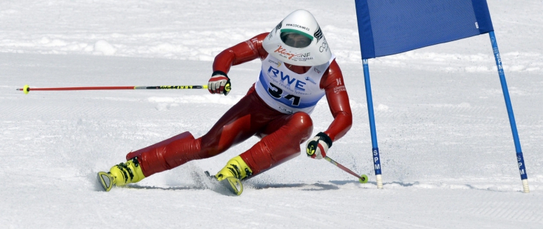 Tradiční lyžařské klání v Rokytnici za účasti sportovních novinářů a osobností českého sportu ovládl sjezdař Trejbal