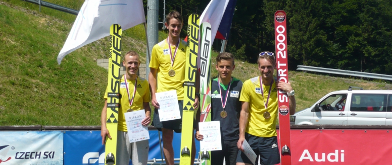 V tropických teplotách mistrovský titul vybojoval skokan Hlava, mezi ženami zvítězila Pešatová