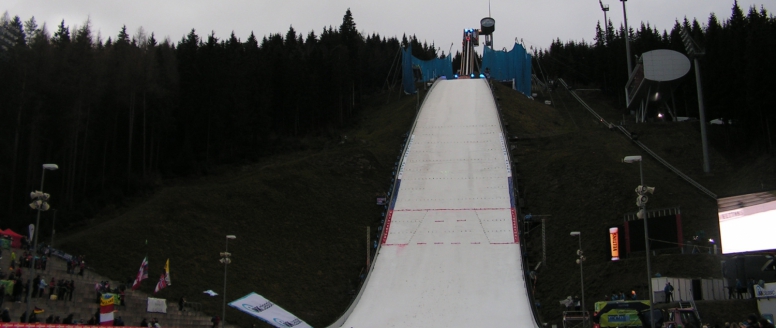 Čeští skokané odstartovali zimní sezónu v Klingenthalu pěkným pátým místem