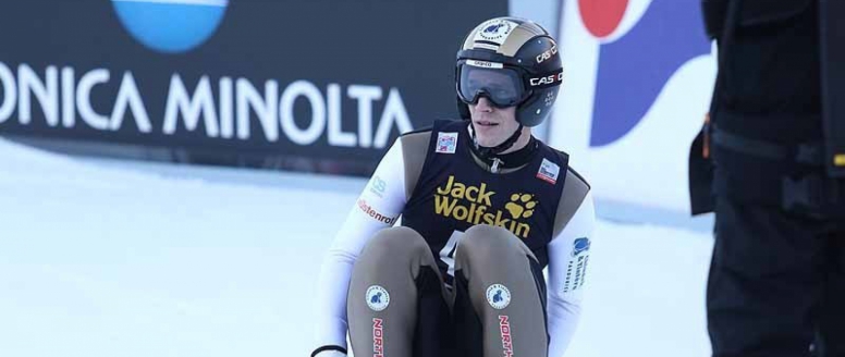 Koudelka těsně za nejlepší desítkou, v Engelbergu skončil  jedenáctý, diskvalifikace Jakuba Jandy