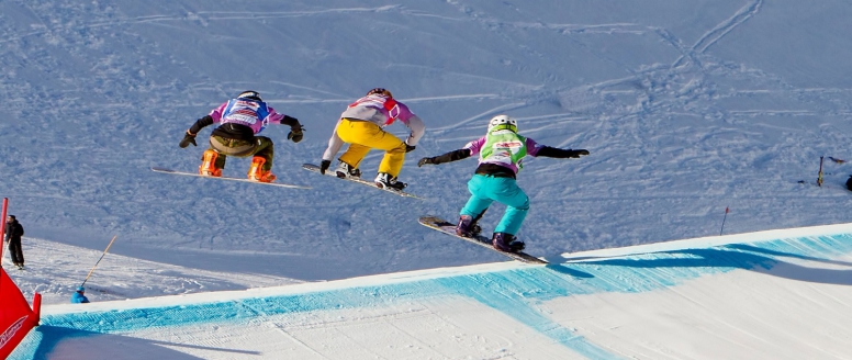 Příprava Českého poháru a FIS závodu ve snowboardcrossu běží naplno. Na Dolní Moravě se zasněžuje