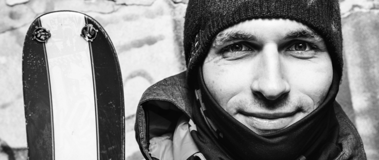 Závodit nemůže. Tak Papé Kalenský představil film a chystá akademii pro děti