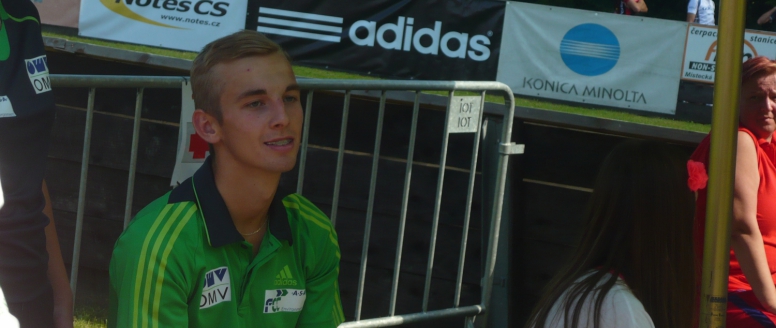 Na FIS Cupu v Harrachově se v těžké konkurenci dařilo českým skokanům, nejlepšího výsledku dosáhl Jan Michálek, který skončil čtvrtý