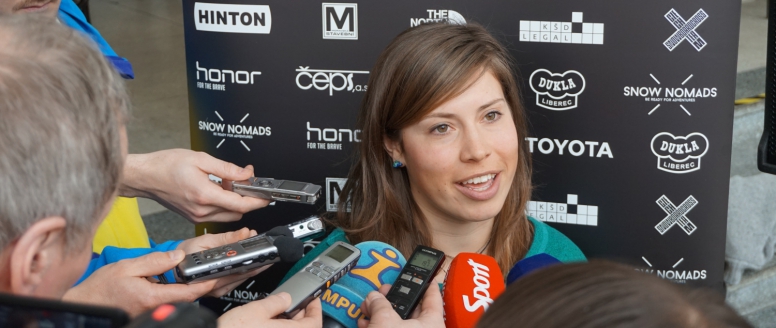 Parádní konec sezony, navzdory vyskakovacímu rameni. Teď Evu Samkovou čeká operace a dovolená