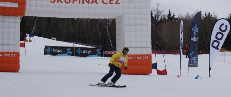 Hvězdy na mistrovství ČR novinářů. Po svahu se proháněli i Švancara, Vítková či Zelenka