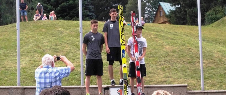 Na Velké ceně v Lomnici nad Popelkou zvítězil domácí skokan Čestmír Kožíšek, ženy ovládla Barbora Blažková