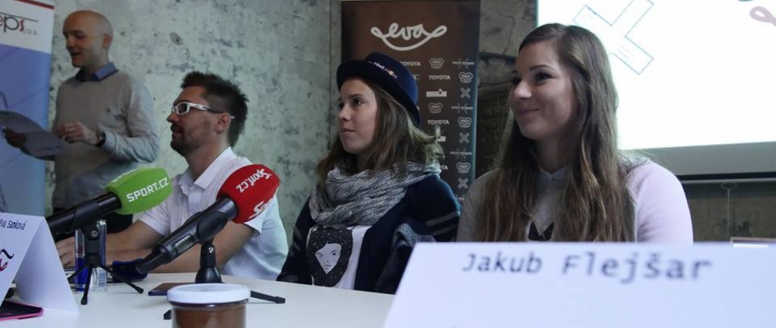 Samková s Hopjákovou skončily v týmovém závodu v Solitude šesté